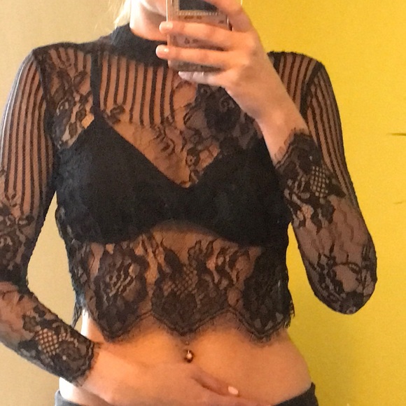 Black lace crop top - Picture 2 of 2